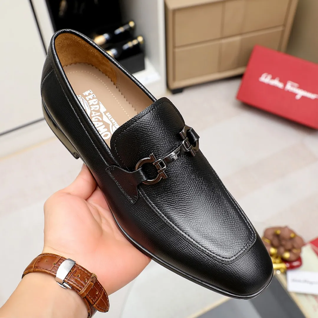 Men's shoes 💰600 🕷🕷🐂【Ferragamo】 Popular fashion casual shoes🇨🇳Official website counter 1:1 production, original mold opening💯Good quality can be seen, imported high-end first-layer pebbled calfskin, water-dyed🐂leather lining🌿very clear texture, high-quality waterproof, non-slip and wear-resistant outsole🎋high quality and low price, truly handmade🍓, 5 colors available! Code number 38-44 (45. To be customized)